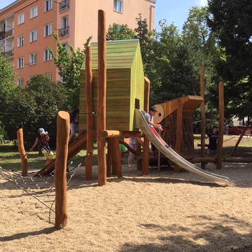 New children's and parkour playground 