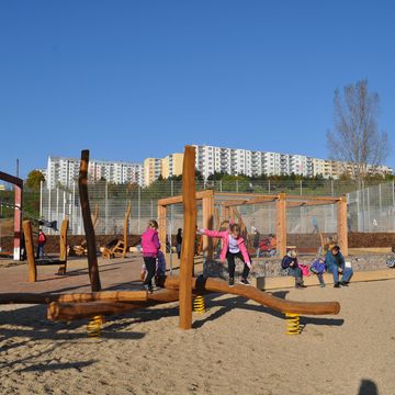 Dětské hřiště v centrálním parku Rokle, Brno-Líšeň